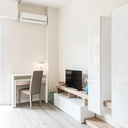 Apartamento Lovely With Private Parking In *