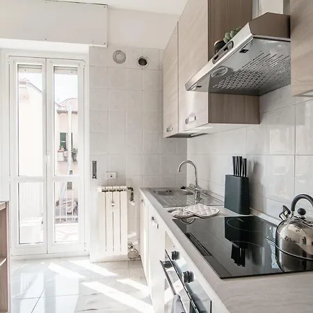 Apartamento Lovely With Private Parking In